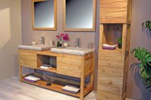 salle de bain en bois nature